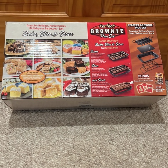 Perfect Brownie Pan Set - Picture 2 of 2